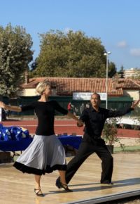 Démonstration de valse par LM Danse Démonstration de valse par LM Danse lors de la Fête Jeunesse et Sports 2020 à Antibes