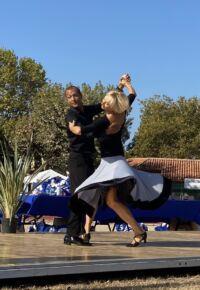 Démonstration de valse par LM Danse Démonstration de valse par LM Danse lors de la Fête Jeunesse et Sports 2020 à Antibes